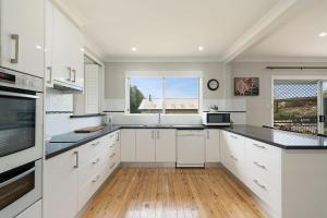 Majoituspaikan A House With A View, Molong. NSW keittiö tai keittotila