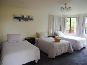 A bed or beds in a room at Accommodations Homestay in Rototuna, Hamilton