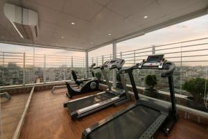 The fitness center and/or fitness facilities at Silk Queen Hotel