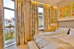 Voodi või voodid majutusasutuse Boutiquehotel Das Tyrol toas +37 fotot