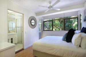 A bed or beds in a room at Tea Trees