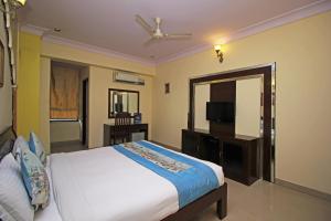 En eller flere senger på et rom på Hotel Roshan Haveli