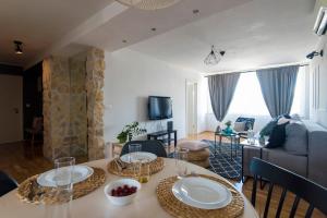 TV a/nebo společenská místnost v ubytování Apartment Lita Center