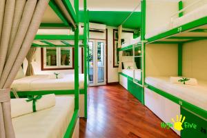 Postel nebo postele na pokoji v ubytování Hanoi High Five hostel