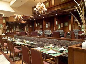 Ein Restaurant oder anderes Speiselokal in der Unterkunft The Cypress Mercure Hotel Nagoya 