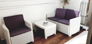 two chairs and a table in a room at Il sogno di Ele in Polignano a Mare