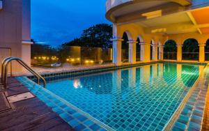 una piscina en un hotel por la noche en Grand Lord Boutique Hotel- SHA Extra Plus Certified, en Bangna