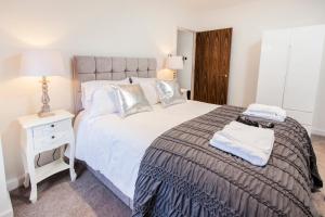 A bed or beds in a room at City Stay Apartments - Centro 