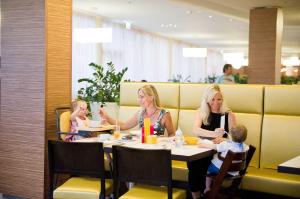 入住Hotel Sonnenpark & Therme included - auch am An- & Abreisetag!的客人