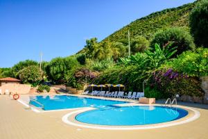 Bazén v ubytování Lido Paradiso Resort nebo v jeho okolí