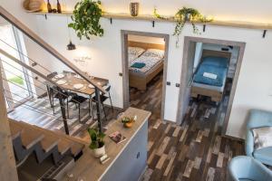 Postel nebo postele na pokoji v ubytování Apartmány Pod Lesem II
