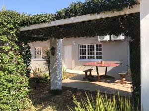Taman di luar Villa de la Rosa Klerksdorp