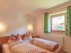 Chalet in Bramberg near Ski Slopes 객실 침대