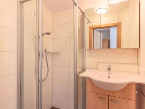 Chalet in Bramberg near Ski Slopes 욕실