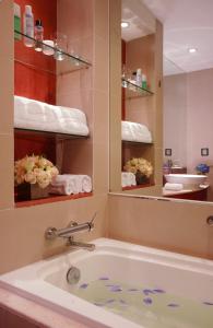 Ένα μπάνιο στο Grand Noble Hotel Xi’an