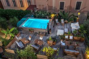 Bazén v ubytování Palm Gallery Hotel nebo v jeho okolí