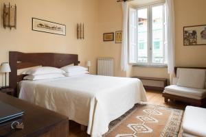 Postel nebo postele na pokoji v ubytování Palm Gallery Hotel
