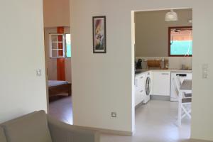 A kitchen or kitchenette at La COOL & DOUCE - Villa DOUCE