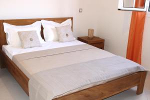 A bed or beds in a room at La COOL & DOUCE - Villa DOUCE