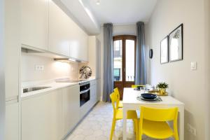 Kuchyňa alebo kuchynka v ubytovaní tuGuest Placeta de San Gil Apartments