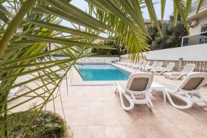 The swimming pool at or close to azuLine Hotel Bahamas y Bahamas II