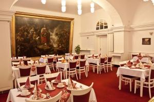 Reštaurácia alebo iné gastronomické zariadenie v ubytovaní Lázeňský Hotel Sadový Pramen