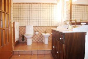 ジャッレにあるTaormina - Etnaのバスルーム(トイレ、洗面台付)