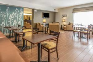 a restaurant with tables and chairs in a room at Sleep Inn & Suites Clintwood in Clintwood