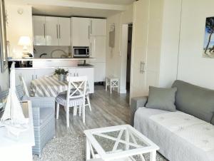 a living room with a couch and a table at B13 Appartement avec Parking proche Plage in Arcachon
