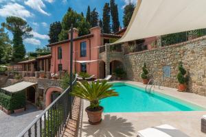 a villa with a swimming pool and a house at Le Panteraie in Montecatini Terme