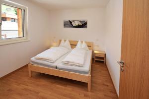 Un pat sau paturi într-o cameră la Aurturist Campo Tures