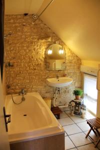 Ett badrum på Gîte la Tanière Confort