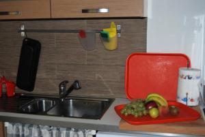 a kitchen counter with a sink and a plate of fruit at Casa dolce casa in Viareggio