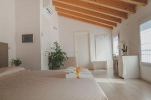 A bed or beds in a room at Terra Ferma Rooms&More