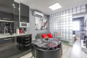 Kuchyň nebo kuchyňský kout v ubytování Chueca Apartment