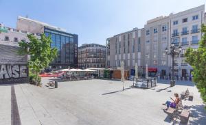 Nespecifikovaný výhled na destinaci Madrid nebo výhled na město při pohledu z apartmánu