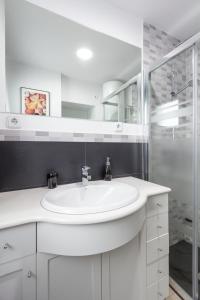 Koupelna v ubytování Chueca Apartment + 29 fotografií