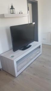 a flat screen tv sitting on a white entertainment center at Ferienwohnung2 Grimma in Grimma