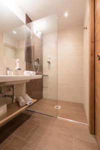 a bathroom with a sink and a shower at Hotel Untersberg in Sankt Leonhard