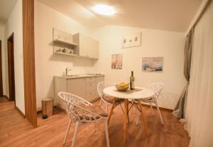 Kuchyň nebo kuchyňský kout v ubytování Korzo apartmani