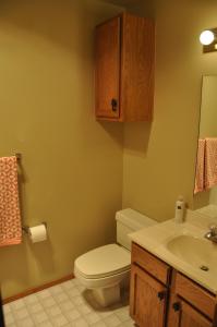 Ένα μπάνιο στο Bitterbrush - 400 Fairview Boulevard - very close to Diamond Peak and beaches - WSTR21-0086 - Tax ID W4900 - Max 7 people, 2 cars parking in carports +23 φωτογραφίες