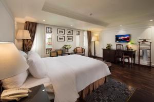 TV a/nebo společenská místnost v ubytování Hong Ngoc Dynastie Boutique Hotel & Spa