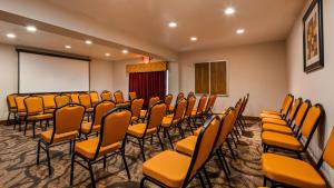Zona de afaceri și/sau sala de conferințe de la Best Western Green Valley Inn +38 fotografii