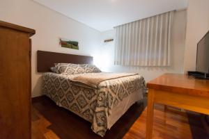 Cobertura Duplex Villa Paulista tesisinde bir odada yatak veya yataklar