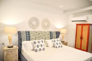 A bed or beds in a room at Le Castel Blanc Hotel Boutique