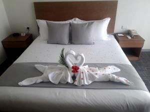 Rúm í herbergi á Nalagi Hotel