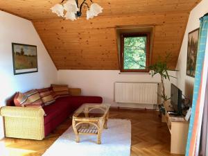 Posezení v ubytování Napostó Pihenőház - Sunnylake Suites