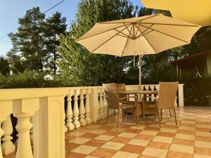 Balkón nebo terasa v ubytování Napostó Pihenőház - Sunnylake Suites