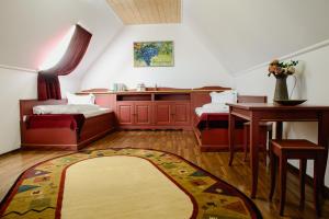 a living room with two beds and a table at Cabana Dintre Vii in Apoldu de Sus +75 photos