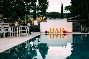 Bazén v ubytování Relais Ciavatta Country Hotel nebo v jeho okolí